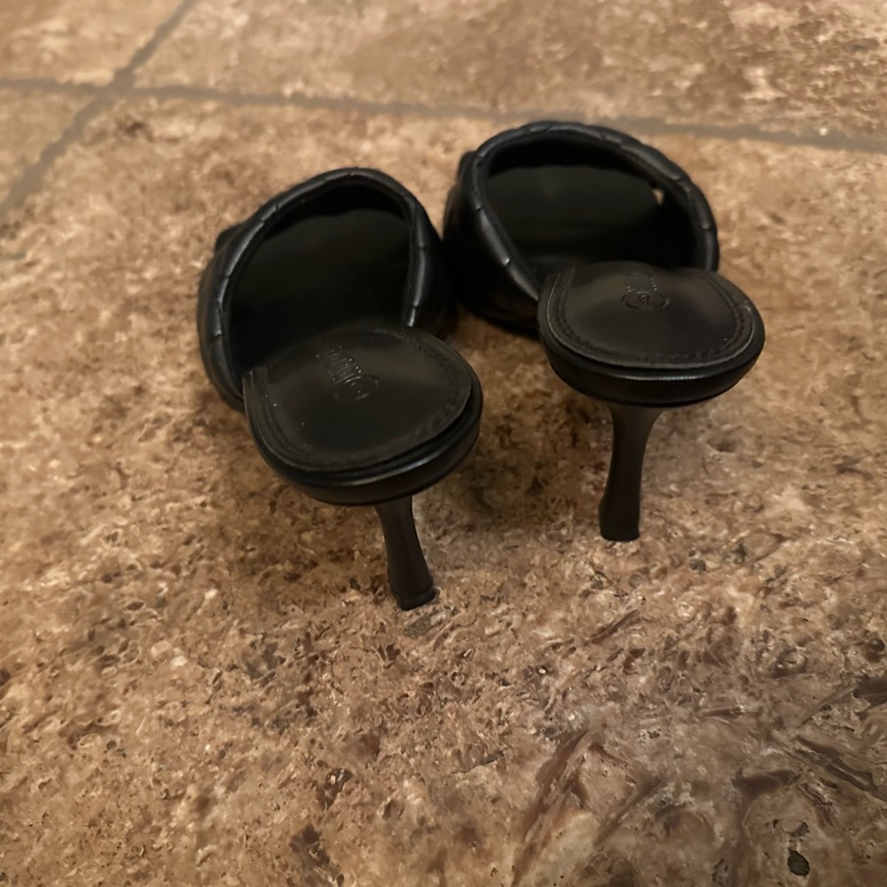 Wild Diva Black Quilted Mules - Picture 6 of 6